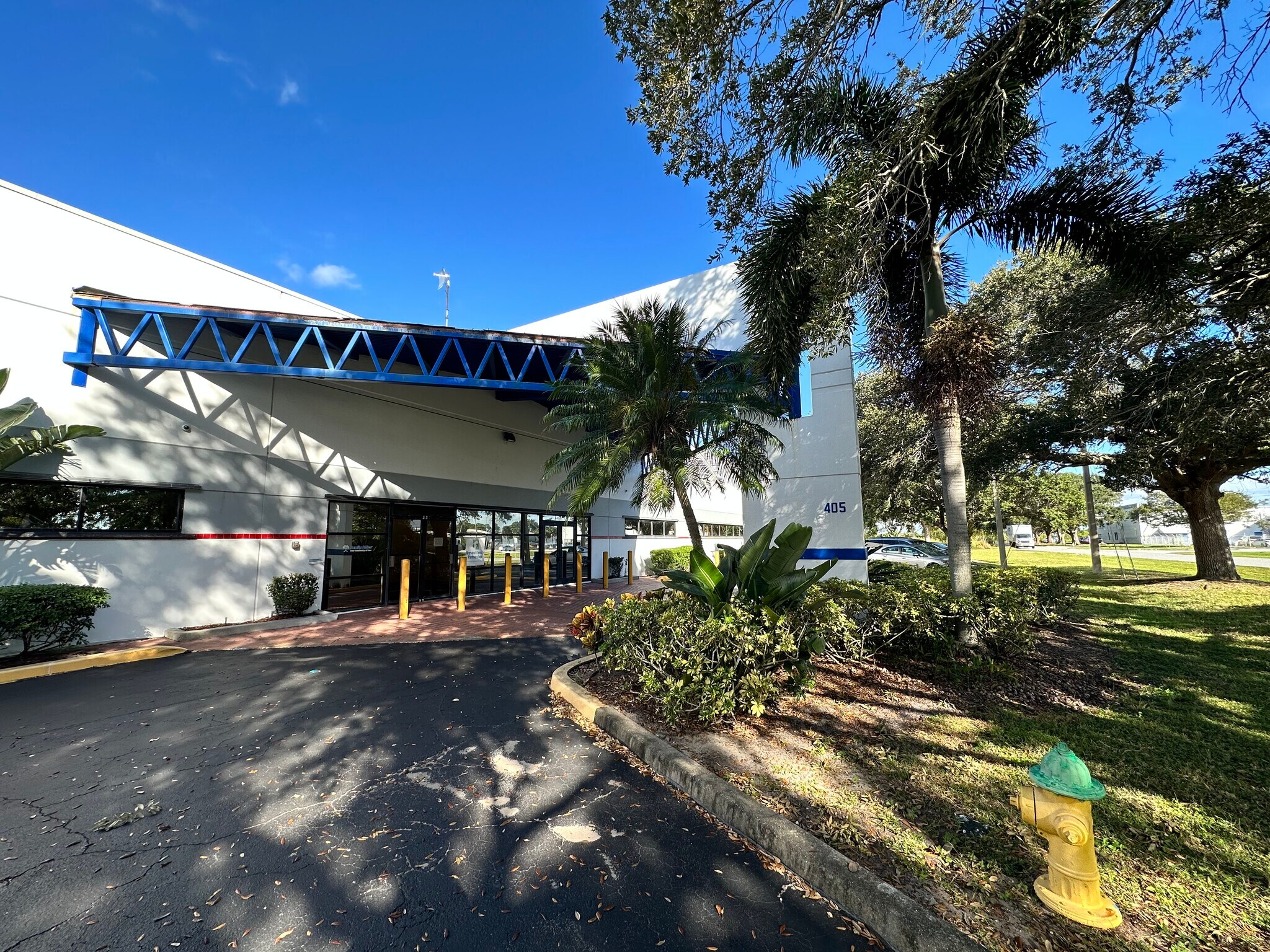 4050 Riomar Dr, Rockledge, FL à louer Photo de l’immeuble– Image 1 sur 3