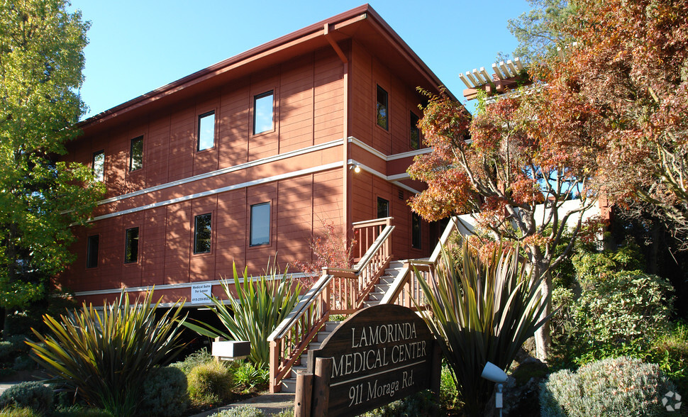 911 Moraga Rd, Lafayette, CA à louer - Photo de l’immeuble – Image 3 sur 20