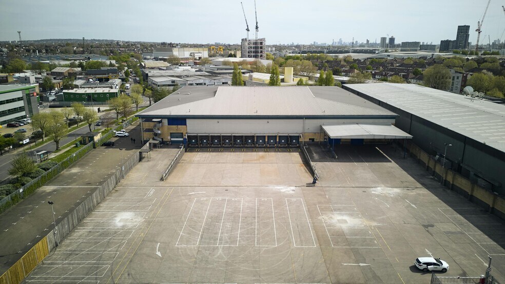 12 Central Way, Londres à louer - Photo de l’immeuble – Image 2 sur 8