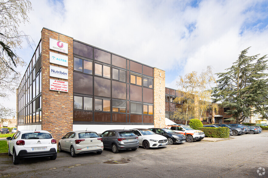 Bureau dans Villebon-sur-Yvette à louer - Photo principale – Image 1 sur 2