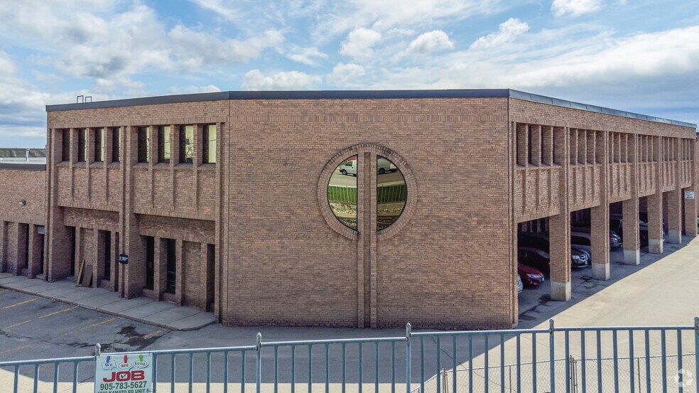 1050 Kamato Rd, Mississauga, ON à louer - Photo de l’immeuble – Image 3 sur 6