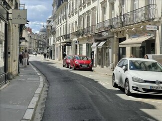 Plus de détails pour Local d'activités à louer