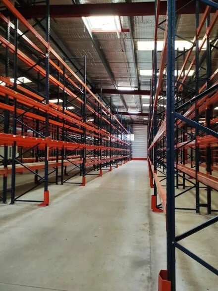 Industriel/Logistique dans Orange à louer - Photo intérieure – Image 3 sur 6