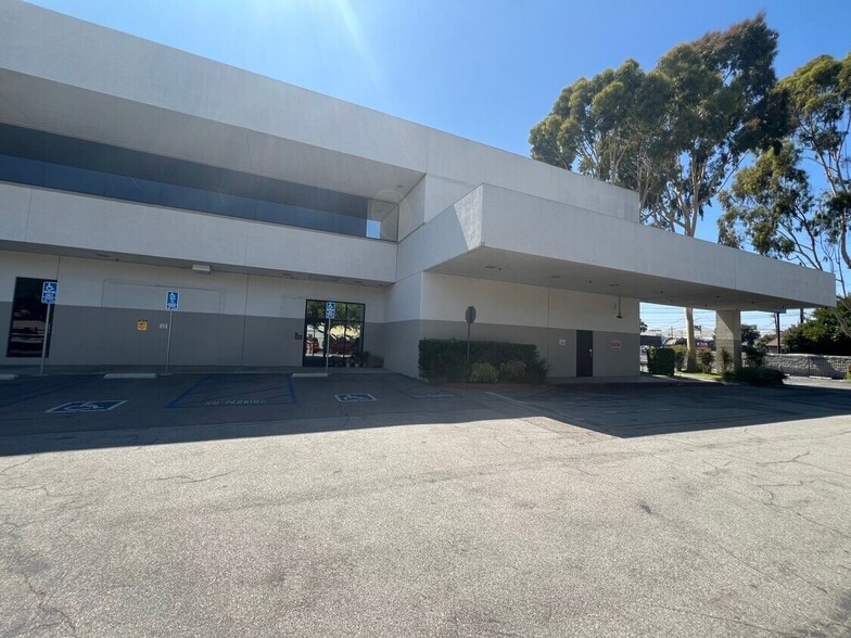 3220 Winona Ave, Burbank, CA à louer - Photo de l’immeuble – Image 3 sur 24