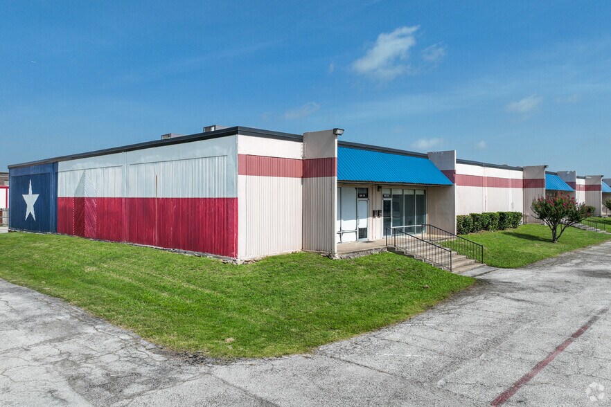 605 E Palace Pky, Grand Prairie, TX à louer - Photo de l’immeuble – Image 1 sur 87
