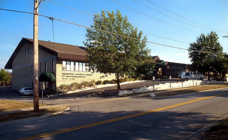1900-1940 Craigshire Rd, Saint Louis, MO à louer - Photo de l’immeuble – Image 3 sur 4