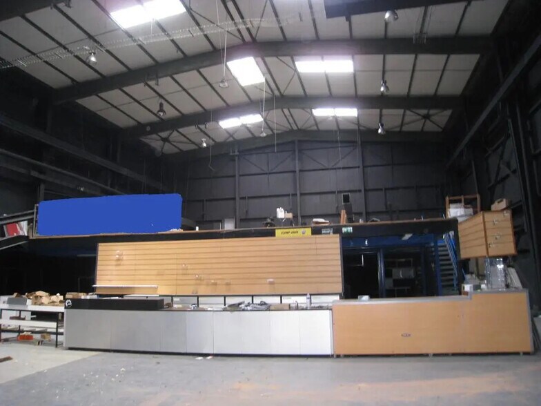 Industriel/Logistique dans Aubagne à louer - Photo intérieure – Image 2 sur 5