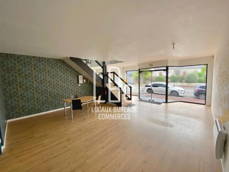 Local commercial dans Sainte-Luce-sur-Loire à louer - Photo de l’immeuble – Image 1 sur 11