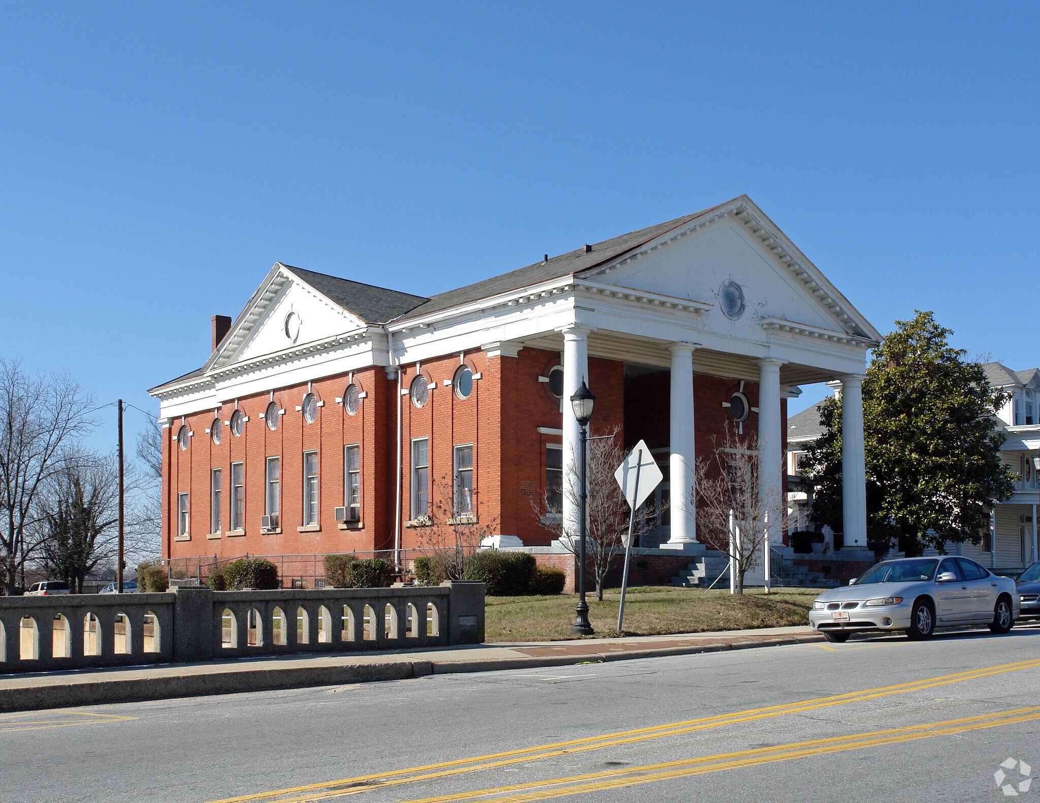 350 Martin Luther King Jr Dr, Greensboro, NC à vendre Photo principale– Image 1 sur 8