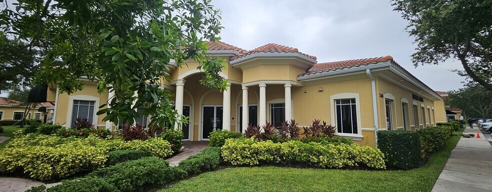 3368 Woods Edge Cir, Bonita Springs, FL à louer - Photo de l’immeuble – Image 1 sur 7