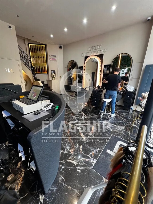 Plus de détails pour Local commercial à louer