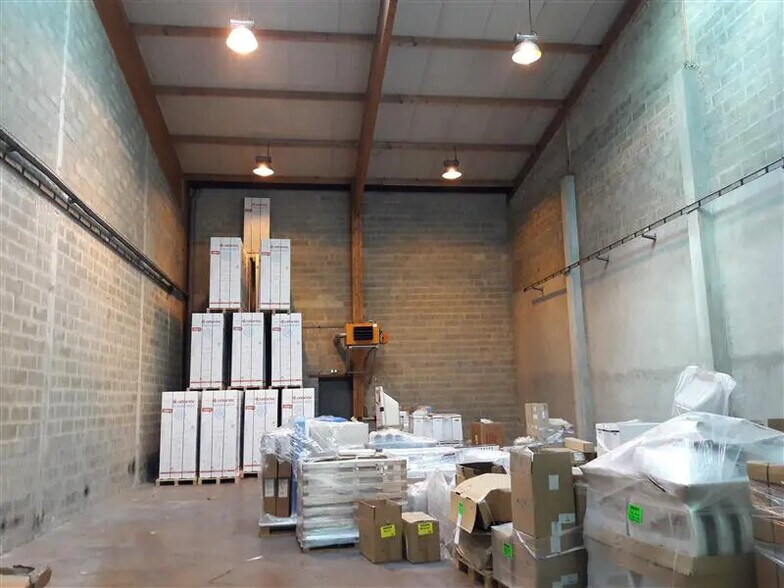 Local d'activités dans Pontault-Combault à vendre - Photo intérieure – Image 2 sur 6