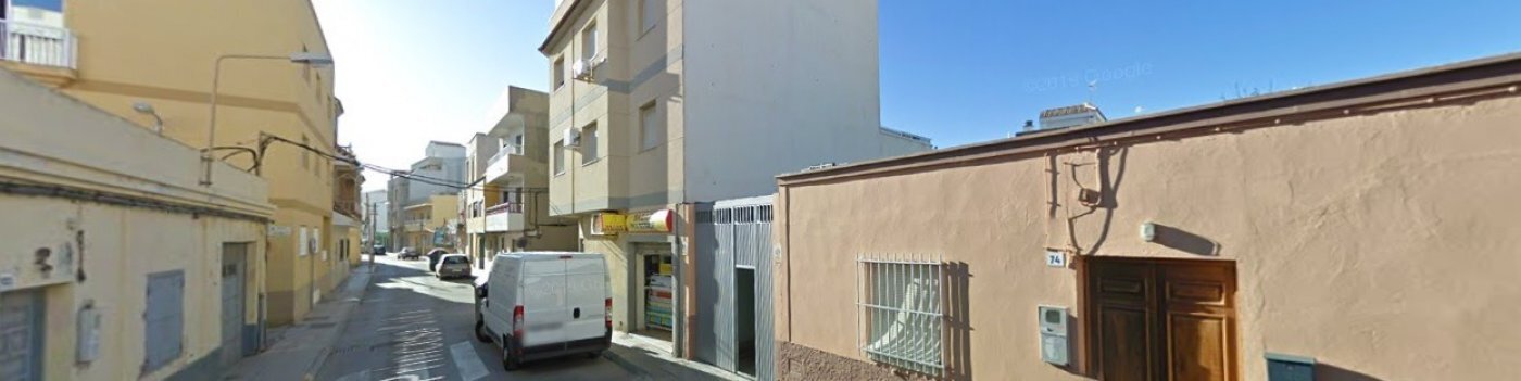 Local commercial dans El Ejido, Almería à vendre Photo de l’immeuble– Image 1 sur 2