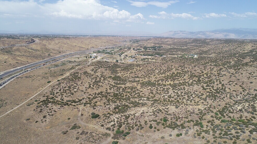 Summit Valley Rd, Hesperia, CA à vendre - Aérien – Image 1 sur 11