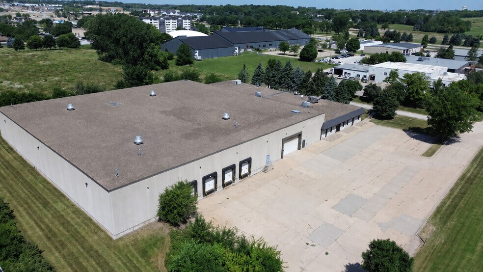 2134 NW 108th St, Clive, IA à louer - Photo de l’immeuble – Image 2 sur 7