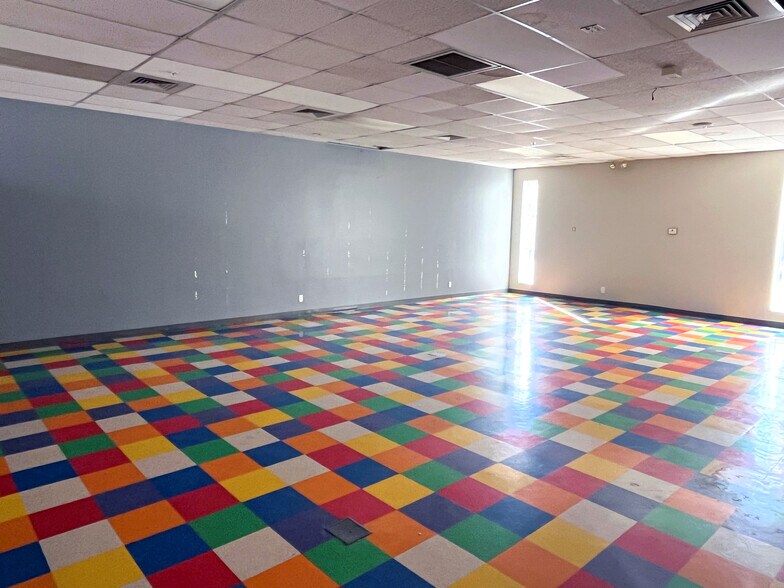 2645 N 24th St, Phoenix, AZ à vendre - Photo intérieure – Image 2 sur 10