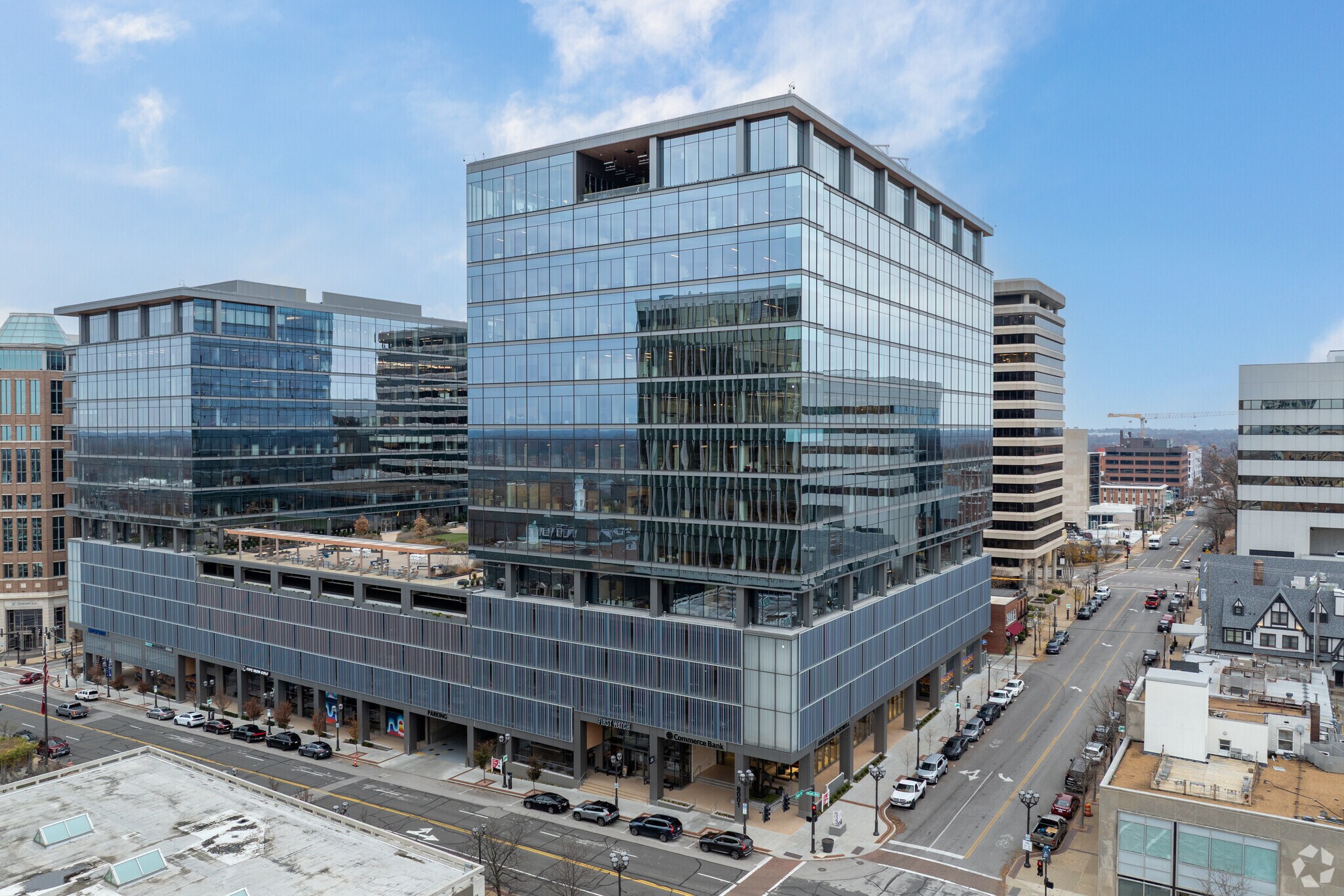 8001 Forsyth Blvd, Saint Louis, MO à louer Photo principale– Image 1 sur 19