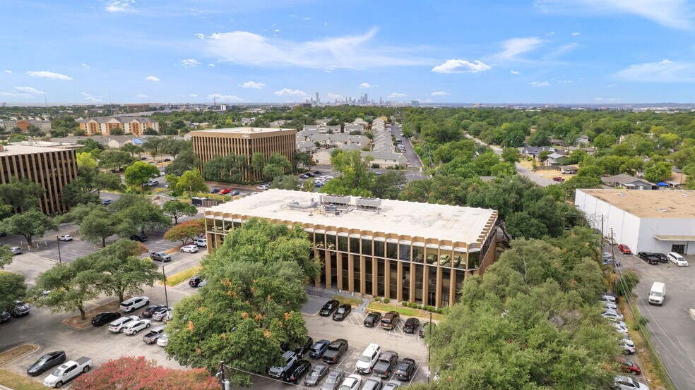 313 E Anderson Ln, Austin, TX à vendre - Photo de l’immeuble – Image 3 sur 8