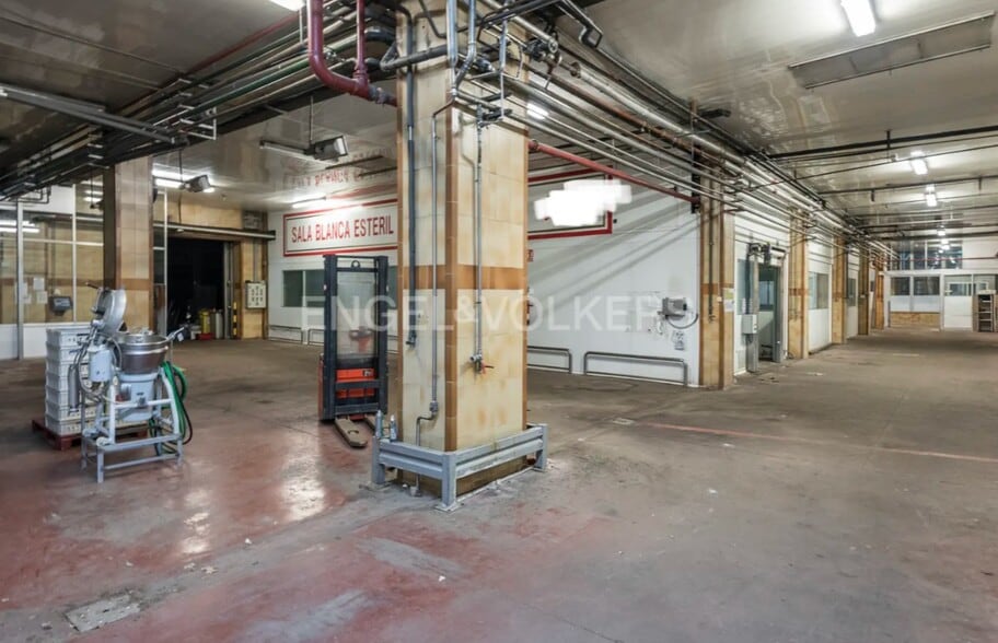 Industriel/Logistique dans Sabadell, Barcelona à vendre - Photo de l’immeuble – Image 2 sur 7