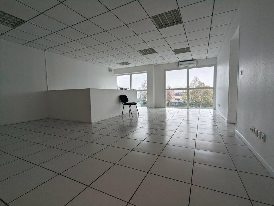 Bureau dans Évreux à louer Photo de l’immeuble– Image 1 sur 4