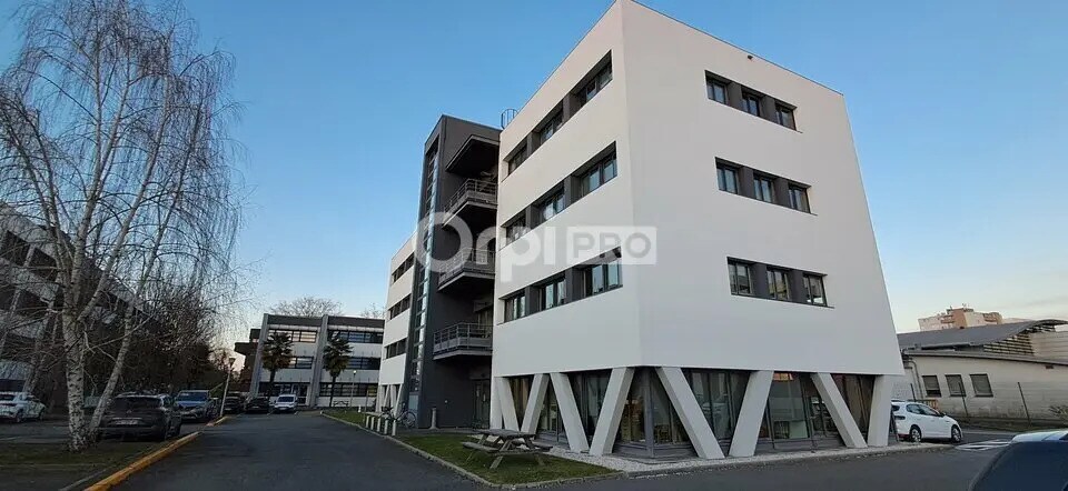 2 Avenue Du Président Pierre Angot, Pau à louer - Photo de l’immeuble – Image 2 sur 9