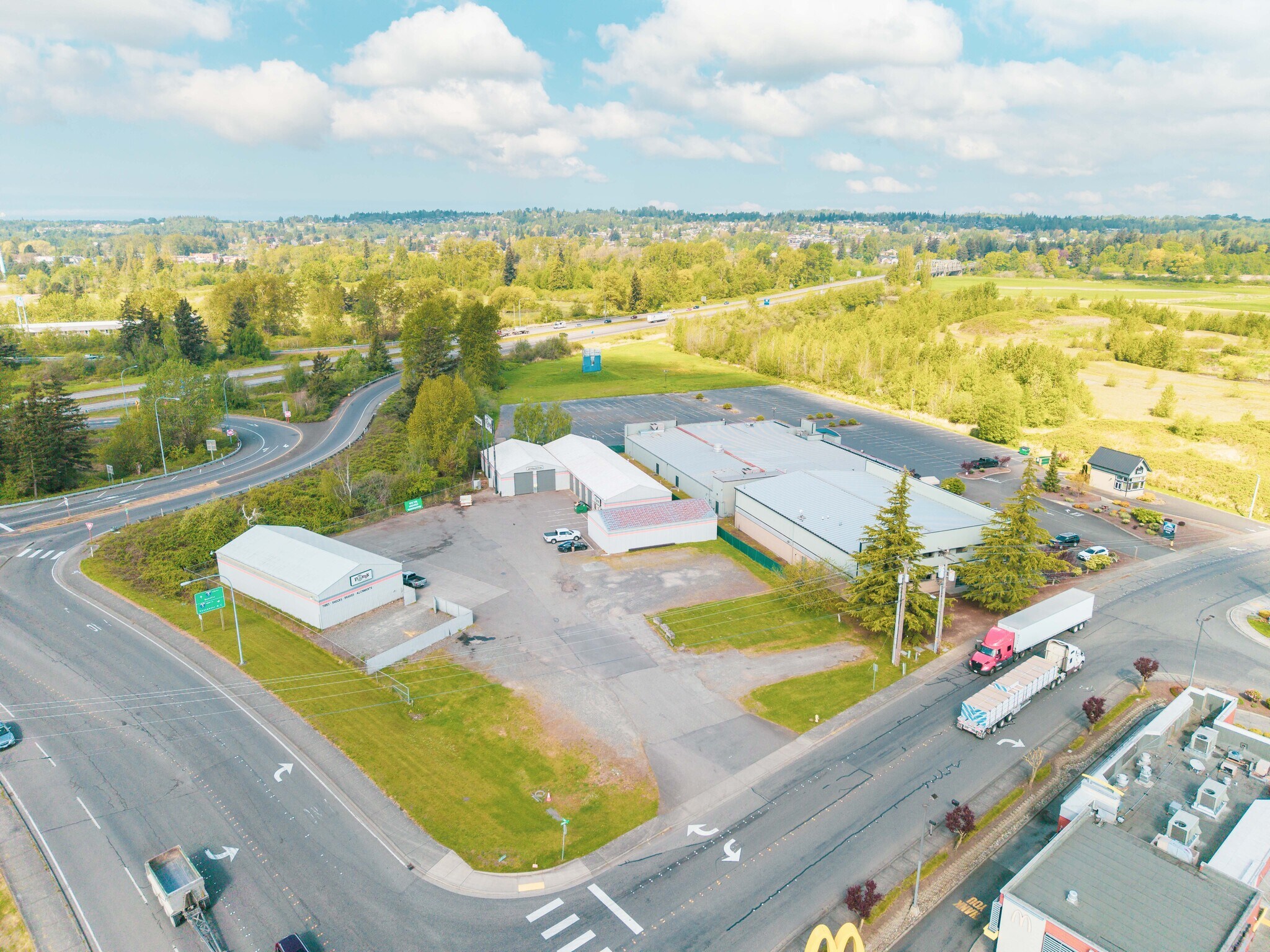 5709 Barrett Rd, Ferndale, WA à louer Photo de l’immeuble– Image 1 sur 8