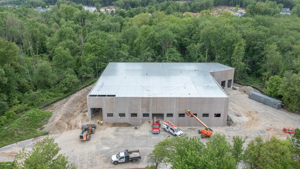 113 Silvermine Rd, Brookfield, CT à louer - Photo de l’immeuble – Image 2 sur 7