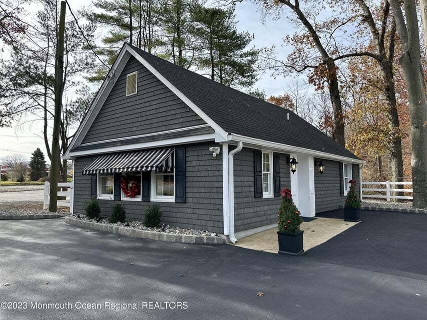 452 NJ-34 Rt, Colts Neck, NJ à vendre Photo principale– Image 1 sur 5