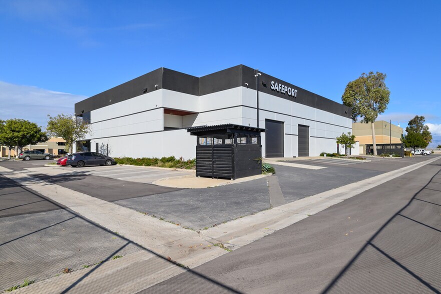 2150 N Trabajo Dr, Oxnard, CA à louer - Photo de l’immeuble – Image 2 sur 16