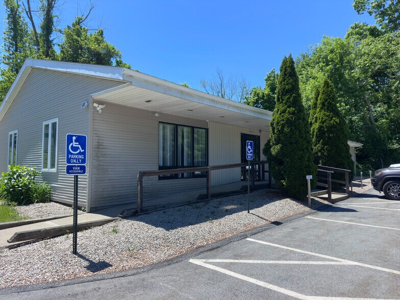 166 Worcester Rd, Charlton, MA à louer - Photo principale – Image 1 sur 20