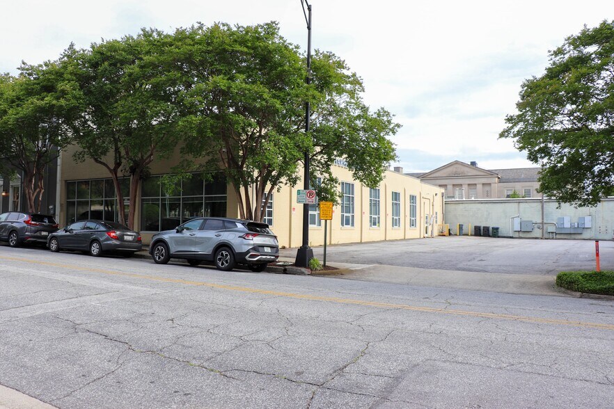312 E Coffee St, Greenville, SC à louer - Photo de l’immeuble – Image 3 sur 11