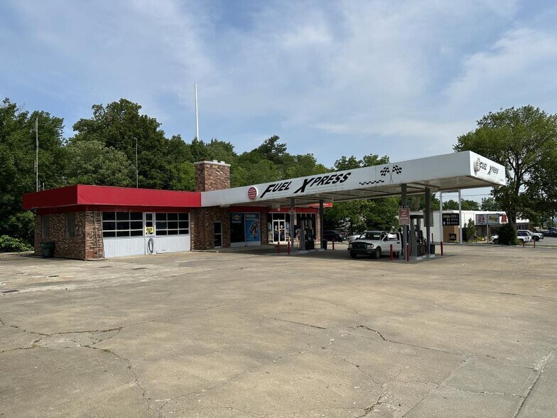 1501 N College Ave, Fayetteville, AR à vendre - Photo de l’immeuble – Image 1 sur 9
