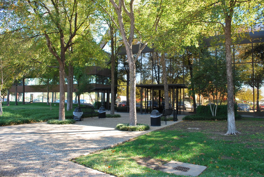 524 E Lamar Blvd, Arlington, TX à louer - Photo de l’immeuble – Image 3 sur 6