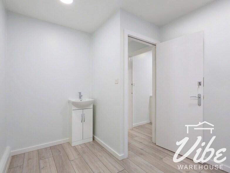 214-218 High Rd, Londres à louer - Photo de l’immeuble – Image 3 sur 8