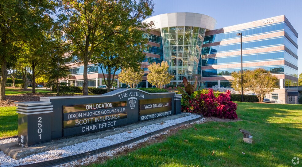 2501 Blue Ridge Rd, Raleigh, NC à louer - Photo de l’immeuble – Image 3 sur 16