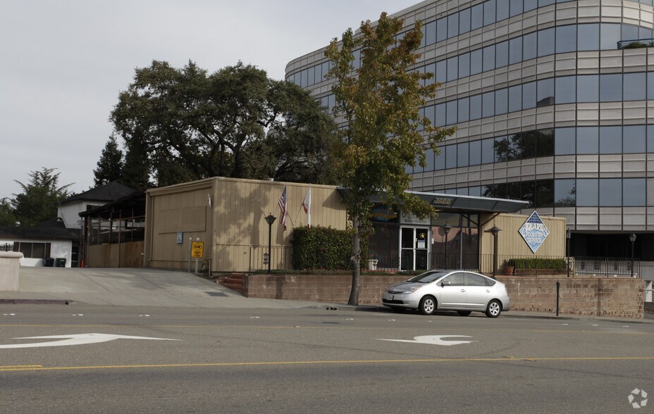 1822 Mt Diablo Blvd, Walnut Creek, CA à vendre - Photo principale – Image 1 sur 5