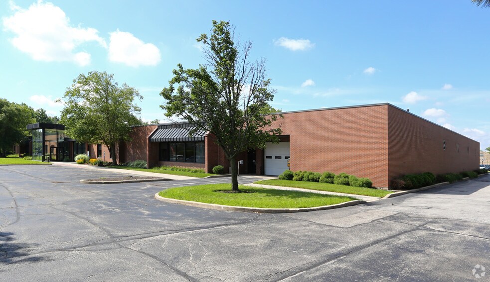 7230 N Caldwell Ave, Niles, IL à louer - Photo de l’immeuble – Image 1 sur 18