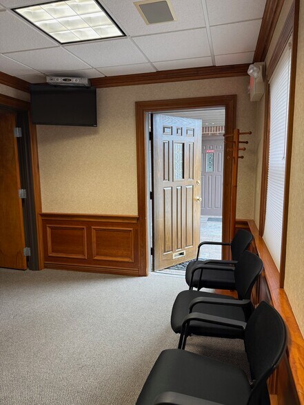 185 Fairfield Ave, West Caldwell, NJ à louer - Photo de l’immeuble – Image 3 sur 17