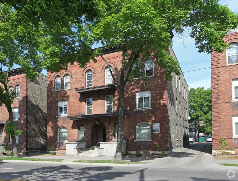 Gould & Brownstone Apartments portefeuille de 2 biens à vendre sur LoopNet.fr - Photo principale – Image 2 sur 2
