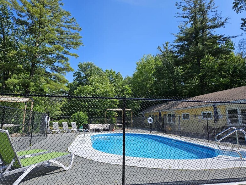 9717 Army Camp Rd, Lambton Shores, ON à vendre - Photo de l’immeuble – Image 3 sur 39