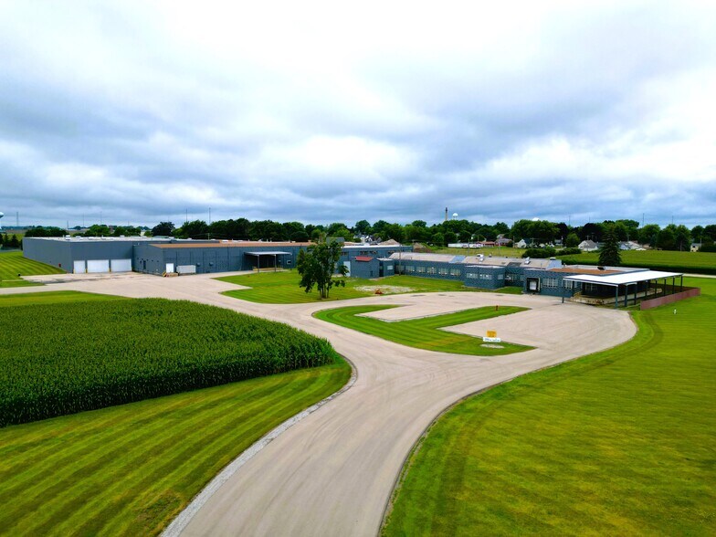 505 Libby St, Waupun, WI à louer - Photo de l’immeuble – Image 2 sur 29