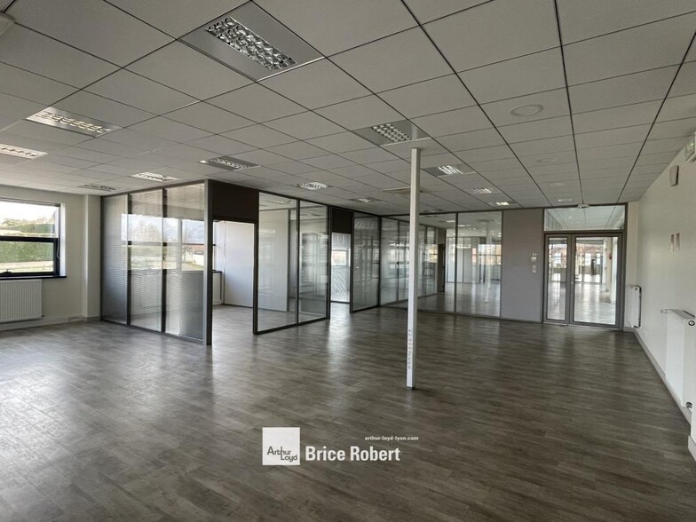 555 Rue De La Dombes, Miribel à louer - Photo intérieure – Image 2 sur 9