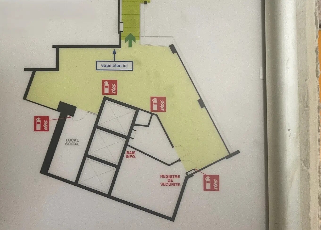 Local commercial dans Paris à louer Plan d’étage– Image 1 sur 3