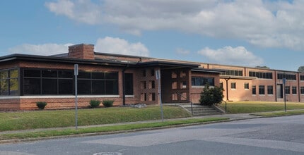 633 Chatham St, Sanford, NC à louer Photo intérieure– Image 1 sur 2