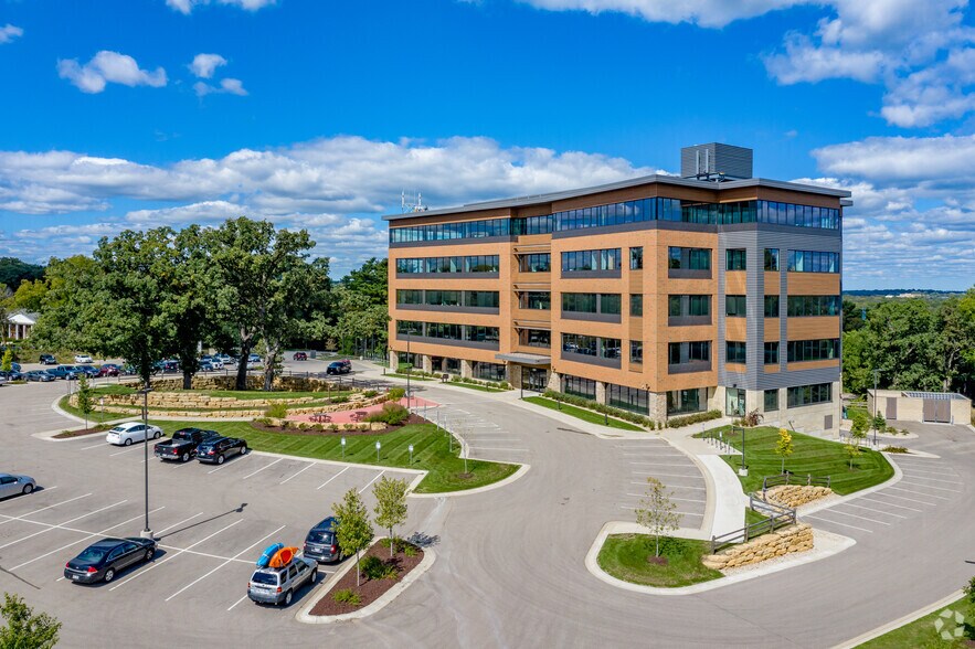 2921 Landmark Pl, Madison, WI à louer - Photo de l’immeuble – Image 3 sur 9
