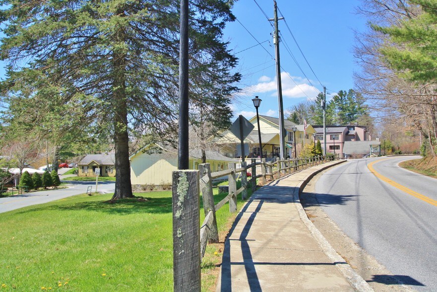 671 Main St, Blowing Rock, NC à vendre - Photo de l’immeuble – Image 2 sur 14