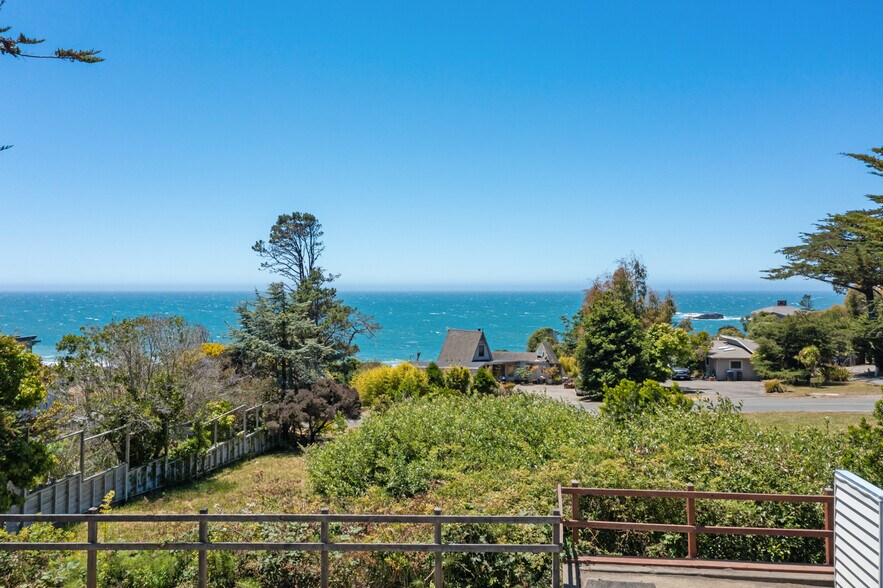38981 Ocean Dr, Gualala, CA à vendre - Photo de l’immeuble – Image 2 sur 6