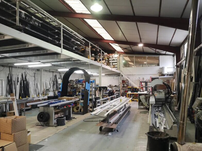 Local d’activités dans Contes à louer - Photo intérieure – Image 1 sur 6