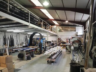 Plus de détails pour Local d'activités à louer