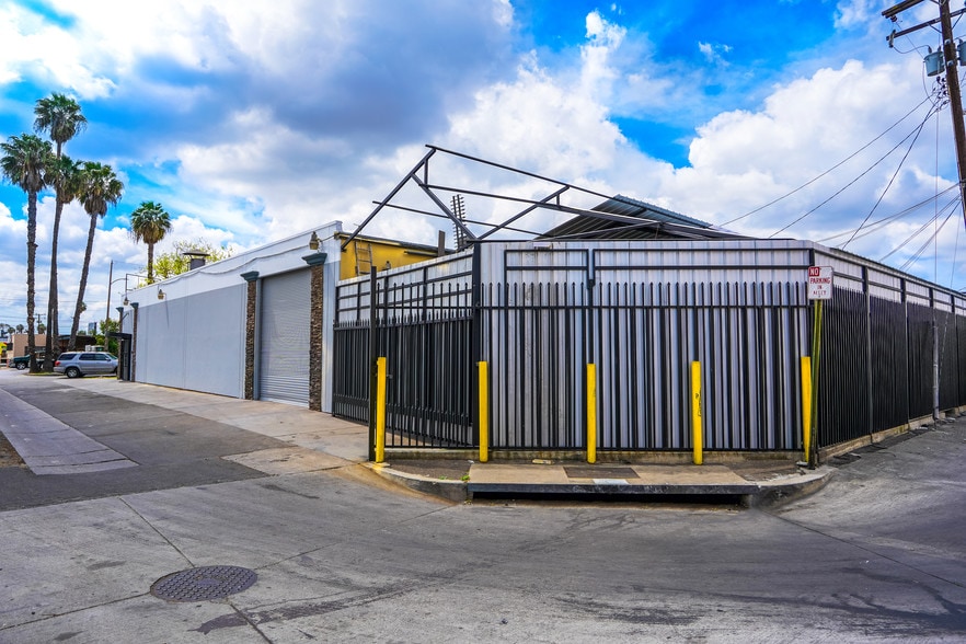 2217 W 2nd St, Santa Ana, CA à louer - Photo principale – Image 1 sur 7